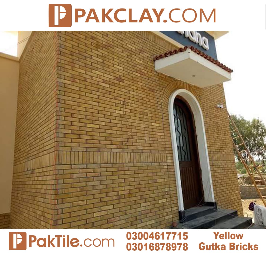 Facing bricks wall